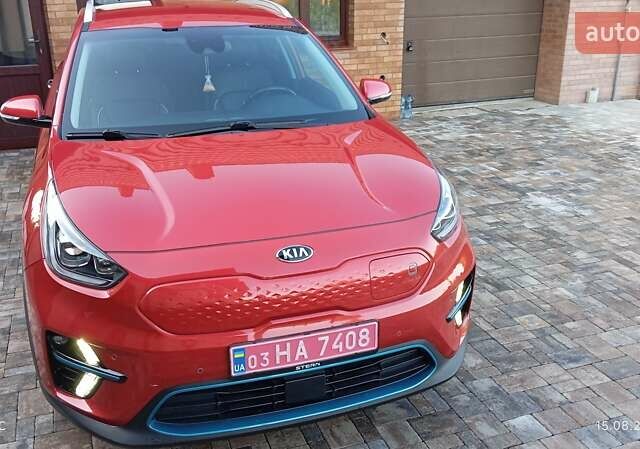 Красный Киа Niro, объемом двигателя 0 л и пробегом 117 тыс. км за 18950 $, фото 8 на Automoto.ua