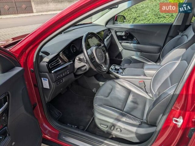 Червоний Кіа Niro, об'ємом двигуна 0 л та пробігом 146 тис. км за 19900 $, фото 14 на Automoto.ua