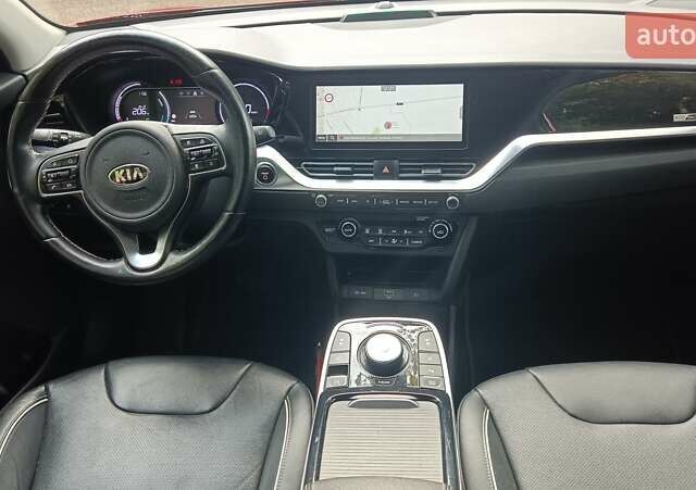 Киа Niro 2020 в Львове на Automoto.ua Красный Киа Niro, объемом двигателя 0 л и пробегом 105 тыс. км за 19999 $, фото 27 на Automoto.ua