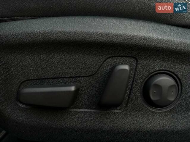 Червоний Кіа Niro, об'ємом двигуна 0 л та пробігом 61 тис. км за 23500 $, фото 42 на Automoto.ua