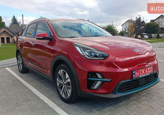 Красный Киа Niro, объемом двигателя 0 л и пробегом 105 тыс. км за 19999 $, фото 9 на Automoto.ua