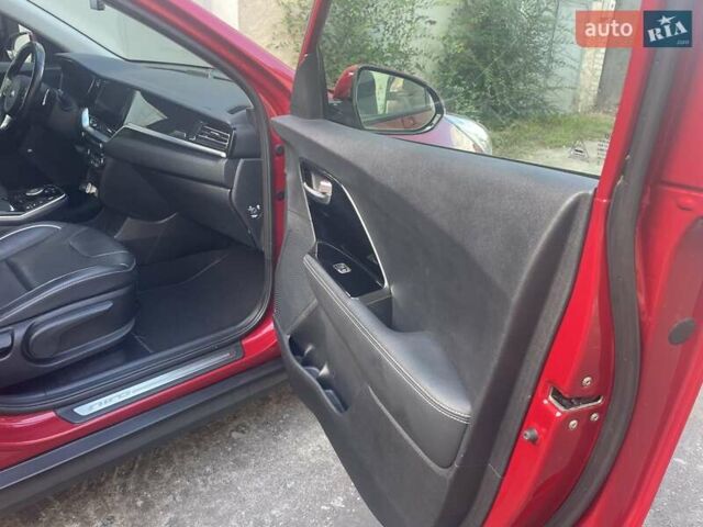 Красный Киа Niro, объемом двигателя 0 л и пробегом 124 тыс. км за 18200 $, фото 1 на Automoto.ua