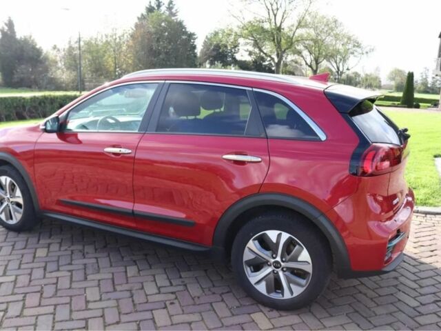 Красный Киа Niro, объемом двигателя 0 л и пробегом 84 тыс. км за 18368 $, фото 2 на Automoto.ua