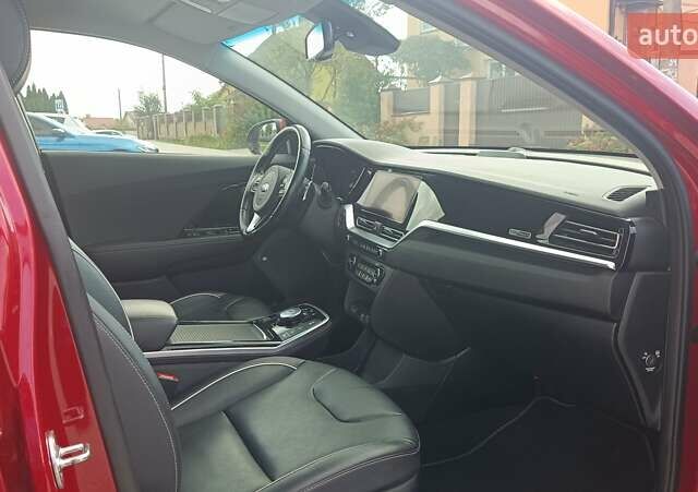 Красный Киа Niro, объемом двигателя 0 л и пробегом 105 тыс. км за 19999 $, фото 24 на Automoto.ua
