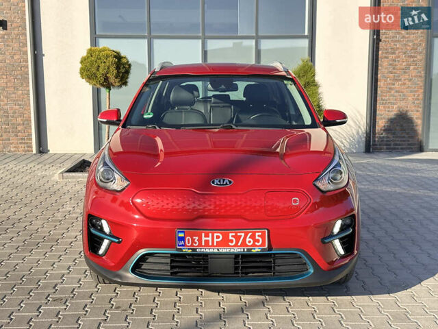 Красный Киа Niro, объемом двигателя 0 л и пробегом 163 тыс. км за 17850 $, фото 1 на Automoto.ua