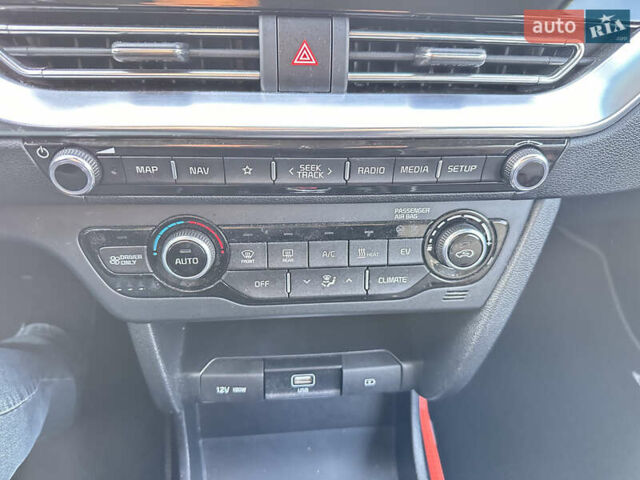 Красный Киа Niro, объемом двигателя 0 л и пробегом 163 тыс. км за 17850 $, фото 66 на Automoto.ua