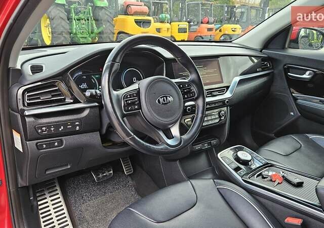 Киа Niro 2020 в Радомышле на Automoto.ua Красный Киа Niro, объемом двигателя 0 л и пробегом 116 тыс. км за 20600 $, фото 15 на Automoto.ua