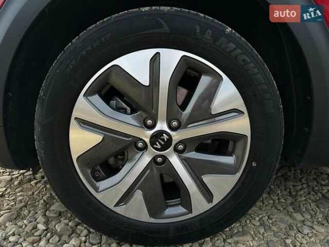 Червоний Кіа Niro, об'ємом двигуна 0 л та пробігом 61 тис. км за 23500 $, фото 32 на Automoto.ua