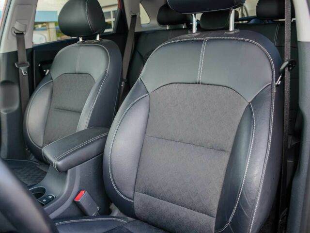 Красный Киа Niro, объемом двигателя 1.6 л и пробегом 38 тыс. км за 13500 $, фото 9 на Automoto.ua