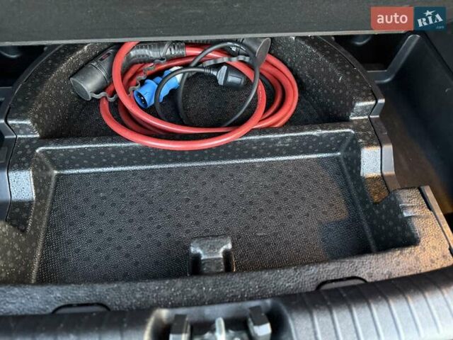 Красный Киа Niro, объемом двигателя 0 л и пробегом 67 тыс. км за 19850 $, фото 98 на Automoto.ua