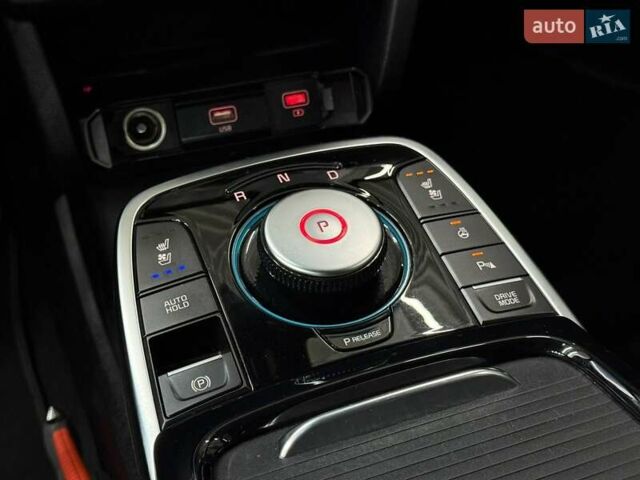 Червоний Кіа Niro, об'ємом двигуна 0 л та пробігом 110 тис. км за 19648 $, фото 18 на Automoto.ua