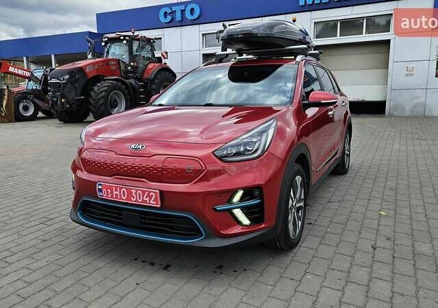 Киа Niro 2020 в Радомышле на Automoto.ua Красный Киа Niro, объемом двигателя 0 л и пробегом 116 тыс. км за 20600 $, фото 2 на Automoto.ua