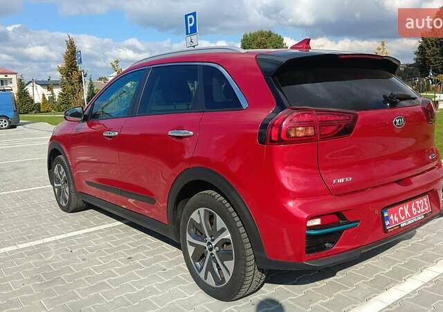Красный Киа Niro, объемом двигателя 0 л и пробегом 105 тыс. км за 19999 $, фото 4 на Automoto.ua