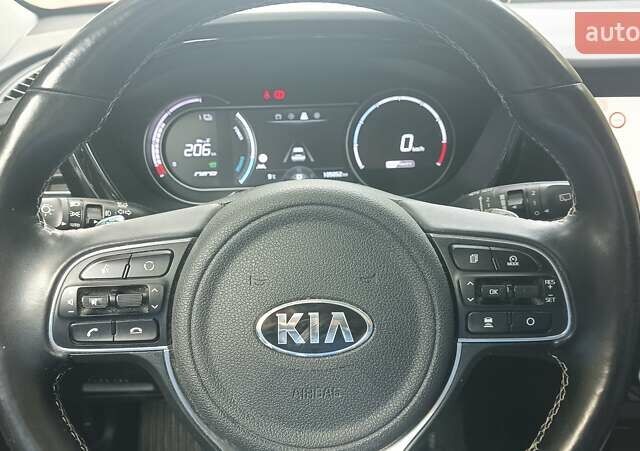 Киа Niro 2020 в Львове на Automoto.ua Красный Киа Niro, объемом двигателя 0 л и пробегом 105 тыс. км за 19999 $, фото 30 на Automoto.ua