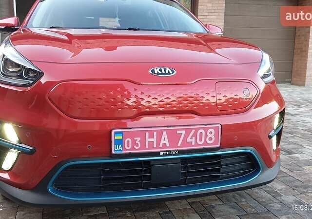 Красный Киа Niro, объемом двигателя 0 л и пробегом 117 тыс. км за 18950 $, фото 1 на Automoto.ua