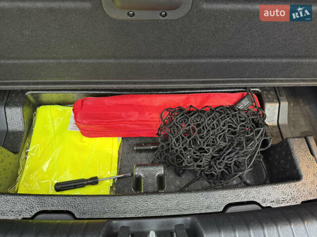 Красный Киа Niro, объемом двигателя 0 л и пробегом 144 тыс. км за 18800 $, фото 49 на Automoto.ua