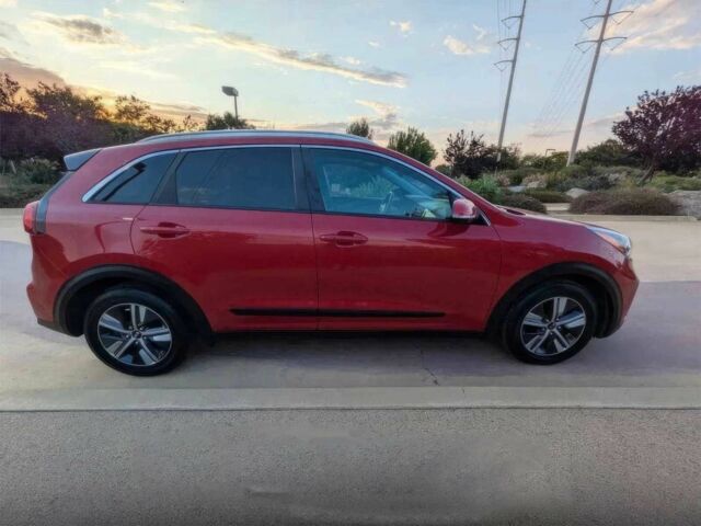 Красный Киа Niro, объемом двигателя 1.6 л и пробегом 39 тыс. км за 8700 $, фото 1 на Automoto.ua