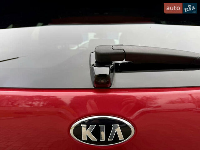 Червоний Кіа Niro, об'ємом двигуна 0 л та пробігом 128 тис. км за 19900 $, фото 21 на Automoto.ua