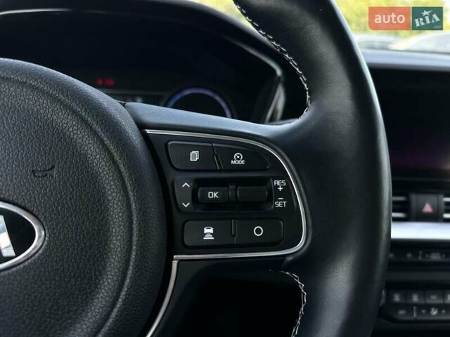 Червоний Кіа Niro, об'ємом двигуна 0 л та пробігом 48 тис. км за 23700 $, фото 41 на Automoto.ua