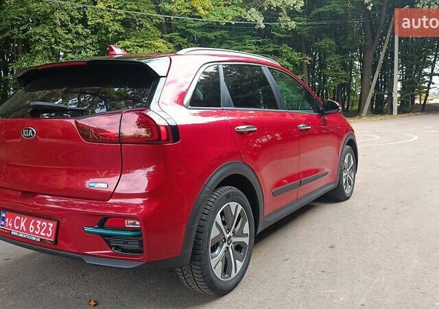 Киа Niro 2020 в Львове на Automoto.ua Красный Киа Niro, объемом двигателя 0 л и пробегом 105 тыс. км за 19999 $, фото 42 на Automoto.ua