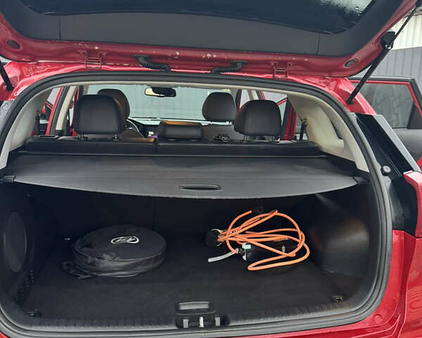 Красный Киа Niro, объемом двигателя 0 л и пробегом 144 тыс. км за 18800 $, фото 50 на Automoto.ua