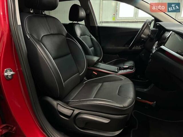 Красный Киа Niro, объемом двигателя 0 л и пробегом 47 тыс. км за 24900 $, фото 98 на Automoto.ua