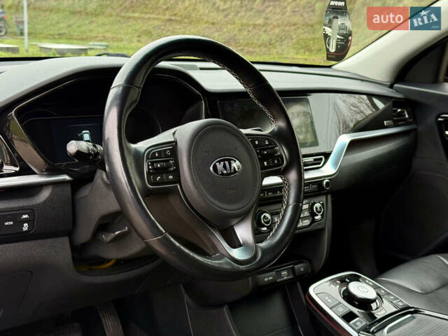 Червоний Кіа Niro, об'ємом двигуна 0 л та пробігом 128 тис. км за 19900 $, фото 24 на Automoto.ua