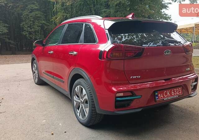 Киа Niro 2020 в Львове на Automoto.ua Красный Киа Niro, объемом двигателя 0 л и пробегом 105 тыс. км за 19999 $, фото 10 на Automoto.ua