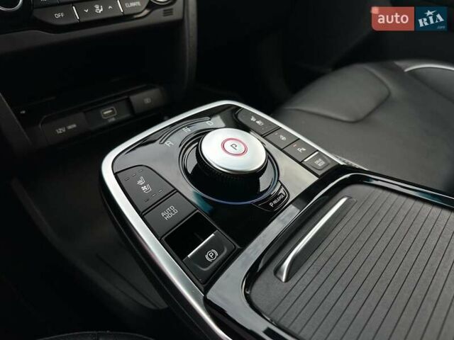 Червоний Кіа Niro, об'ємом двигуна 0 л та пробігом 61 тис. км за 23500 $, фото 71 на Automoto.ua