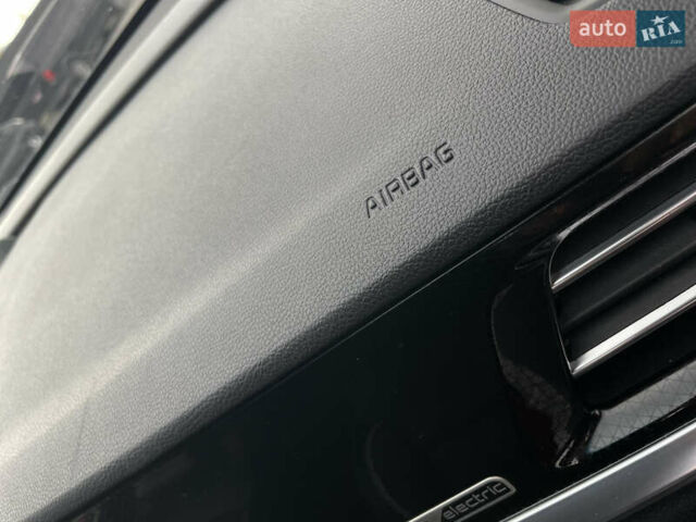 Киа Niro 2020 в Дрогобыче на Automoto.ua Красный Киа Niro, объемом двигателя 0 л и пробегом 159 тыс. км за 19399 $, фото 60 на Automoto.ua
