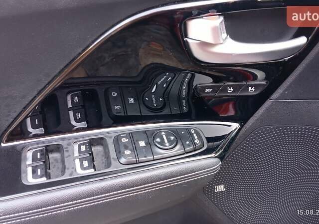 Красный Киа Niro, объемом двигателя 0 л и пробегом 117 тыс. км за 18950 $, фото 10 на Automoto.ua