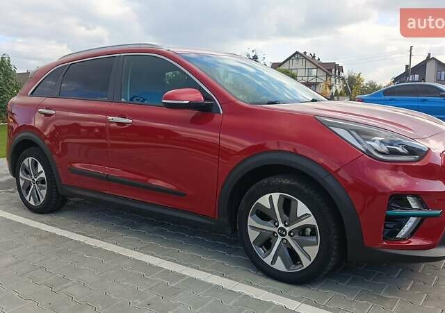 Красный Киа Niro, объемом двигателя 0 л и пробегом 105 тыс. км за 19999 $, фото 10 на Automoto.ua