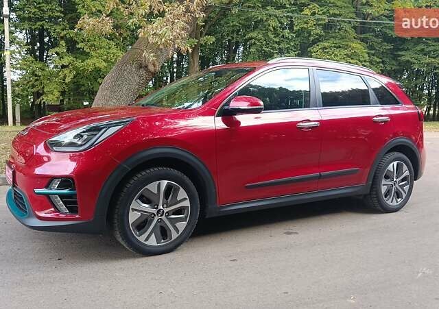 Киа Niro 2020 в Львове на Automoto.ua Красный Киа Niro, объемом двигателя 0 л и пробегом 105 тыс. км за 19999 $, фото 43 на Automoto.ua