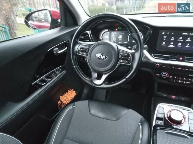 Красный Киа Niro, объемом двигателя 0 л и пробегом 87 тыс. км за 20492 $, фото 40 на Automoto.ua