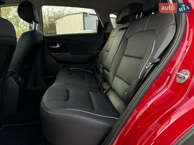 Червоний Кіа Niro, об'ємом двигуна 0 л та пробігом 61 тис. км за 23500 $, фото 82 на Automoto.ua