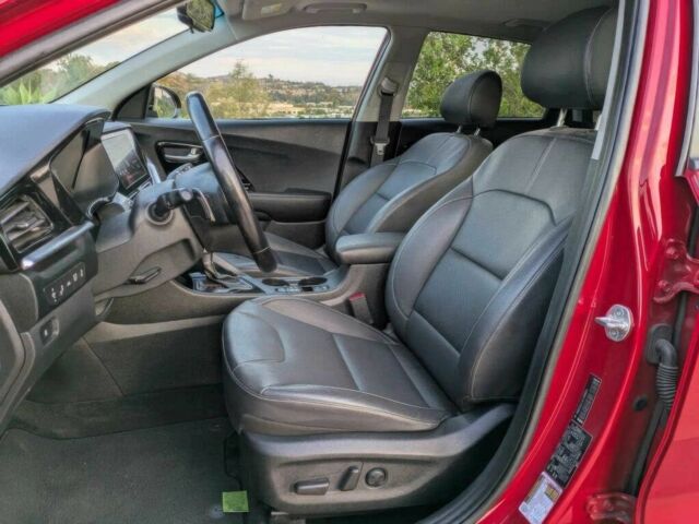 Червоний Кіа Niro, об'ємом двигуна 1.6 л та пробігом 42 тис. км за 13600 $, фото 10 на Automoto.ua