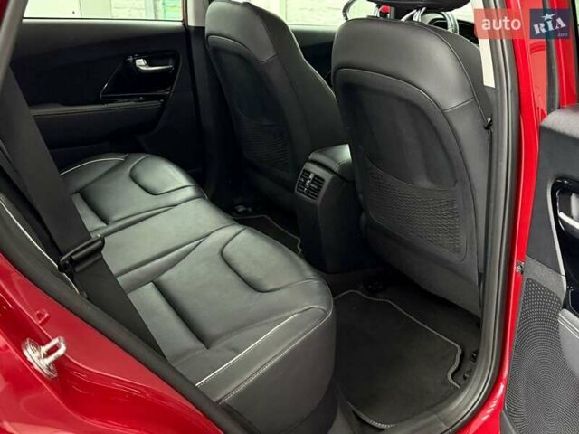 Червоний Кіа Niro, об'ємом двигуна 0 л та пробігом 110 тис. км за 19648 $, фото 25 на Automoto.ua