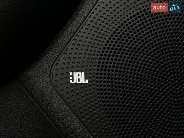 Красный Киа Niro, объемом двигателя 0 л и пробегом 47 тыс. км за 23900 $, фото 4 на Automoto.ua