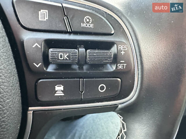 Красный Киа Niro, объемом двигателя 0 л и пробегом 161 тыс. км за 17950 $, фото 83 на Automoto.ua
