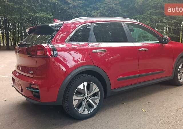 Киа Niro 2020 в Львове на Automoto.ua Красный Киа Niro, объемом двигателя 0 л и пробегом 105 тыс. км за 19999 $, фото 13 на Automoto.ua