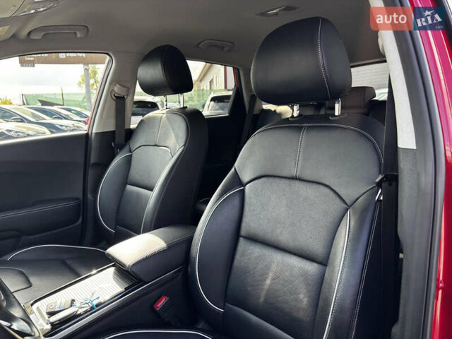 Красный Киа Niro, объемом двигателя 0 л и пробегом 44 тыс. км за 22600 $, фото 17 на Automoto.ua