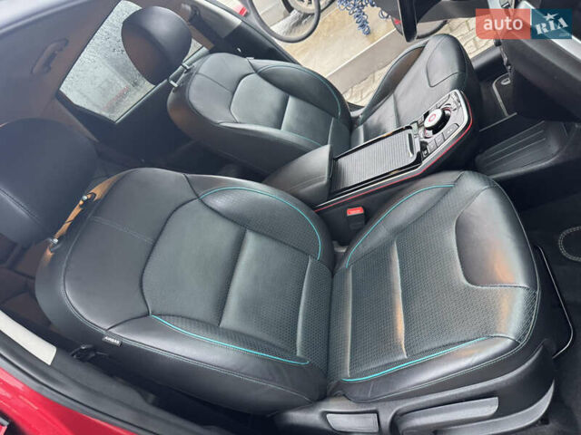 Красный Киа Niro, объемом двигателя 0 л и пробегом 144 тыс. км за 18800 $, фото 36 на Automoto.ua