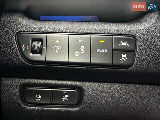 Червоний Кіа Niro, об'ємом двигуна 0 л та пробігом 61 тис. км за 23500 $, фото 9 на Automoto.ua