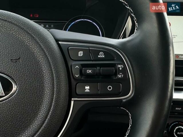 Червоний Кіа Niro, об'ємом двигуна 0 л та пробігом 61 тис. км за 23500 $, фото 10 на Automoto.ua