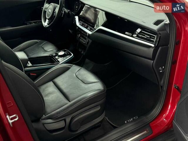 Червоний Кіа Niro, об'ємом двигуна 0 л та пробігом 110 тис. км за 19648 $, фото 23 на Automoto.ua