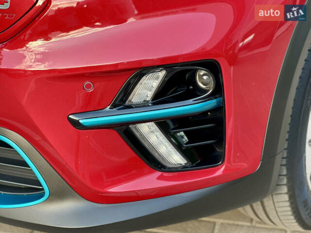 Красный Киа Niro, объемом двигателя 0 л и пробегом 70 тыс. км за 19899 $, фото 6 на Automoto.ua