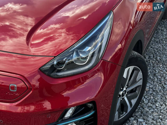 Красный Киа Niro, объемом двигателя 0 л и пробегом 44 тыс. км за 22600 $, фото 3 на Automoto.ua