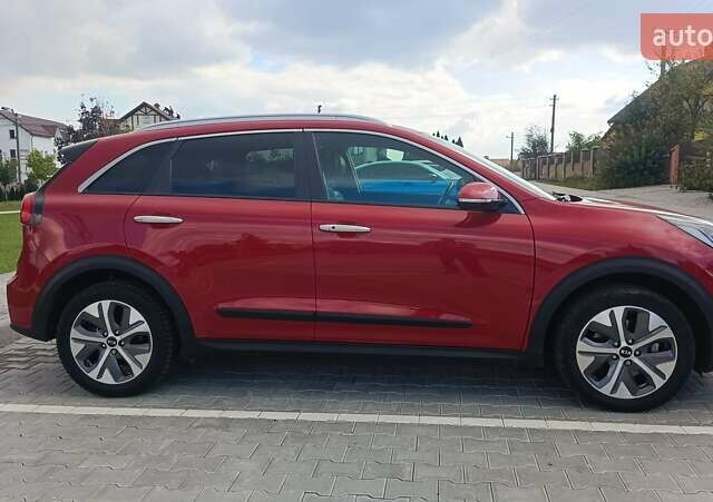 Красный Киа Niro, объемом двигателя 0 л и пробегом 105 тыс. км за 19999 $, фото 11 на Automoto.ua