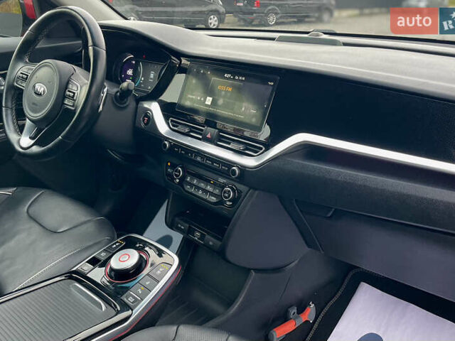 Киа Niro 2020 в Дрогобыче на Automoto.ua Красный Киа Niro, объемом двигателя 0 л и пробегом 159 тыс. км за 19399 $, фото 58 на Automoto.ua