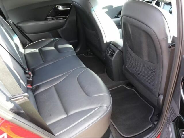 Красный Киа Niro, объемом двигателя 0 л и пробегом 84 тыс. км за 18368 $, фото 15 на Automoto.ua